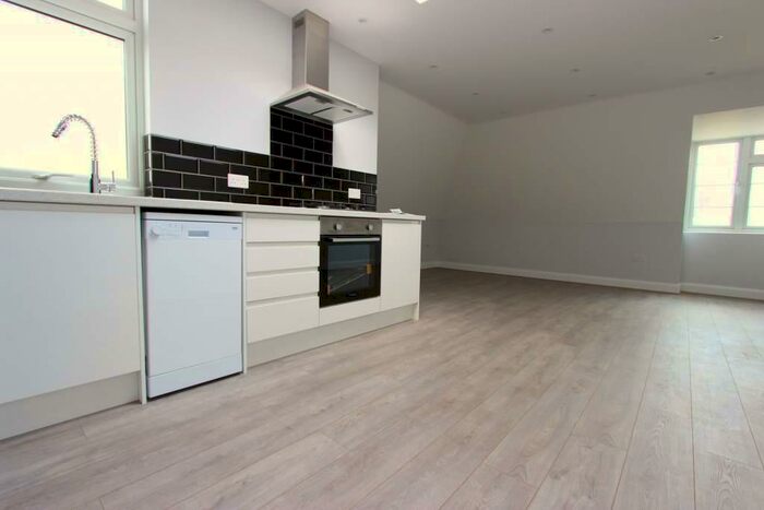 1 Bedroom Apartment To Rent In Woodside Park Road, London, N12