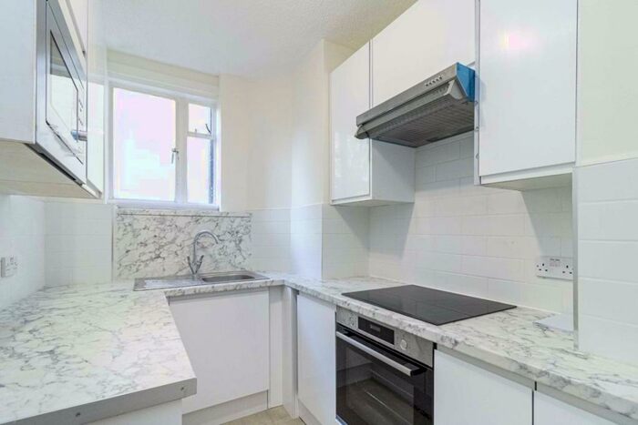 2 Bedroom Flat To Rent In Nightingale Lane, Balham, SW12