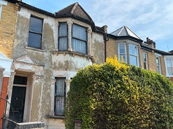 3 Bedroom Terraced House For Sale In Gordon Road, Wanstead, E11