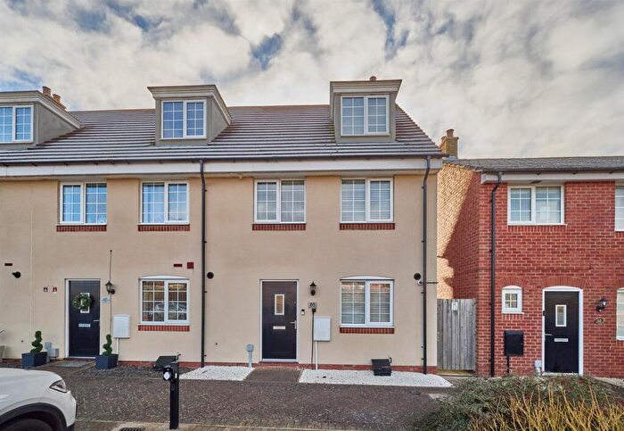 3 Bedroom Terraced House For Sale In Sansome Drive, Hinckley, LE10