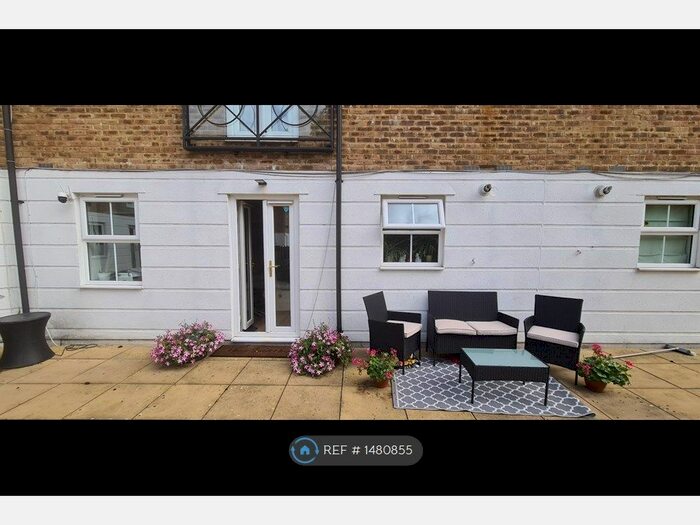 2 Bedroom Flat To Rent In Old Mill Place, Wraysbury, TW19