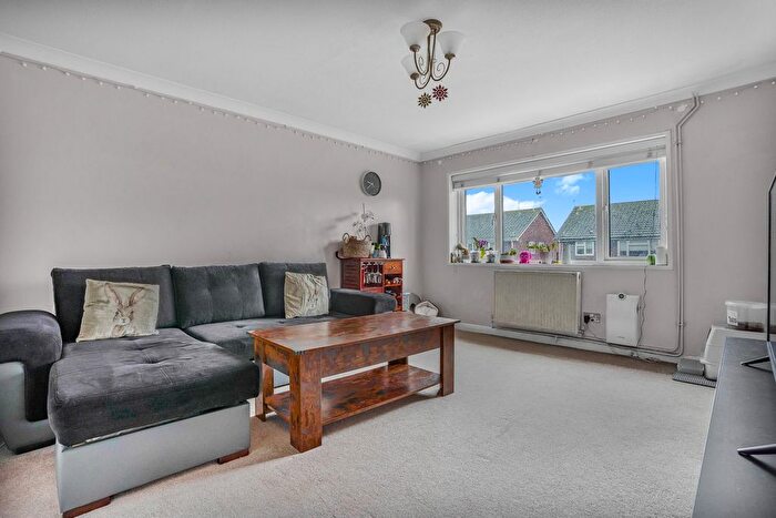 2 Bedroom Maisonette For Sale In Hithermoor Road, Staines-Upon-Thames, TW19