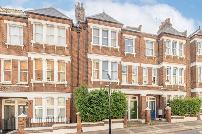 3 Bedroom Flat For Sale In Latchmere Road, Battersea, SW11