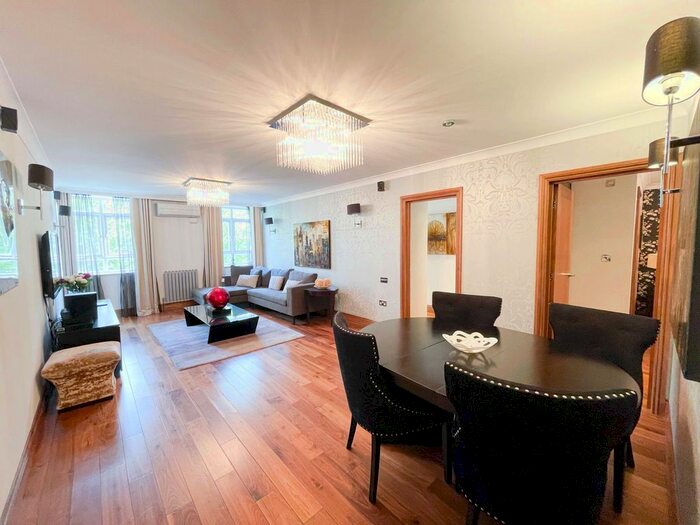 3 Bedroom Flat To Rent In Lancaster Gate, W2