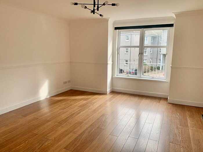 2 Bedroom Flat To Rent In Willowgate Close, First Floor, AB11