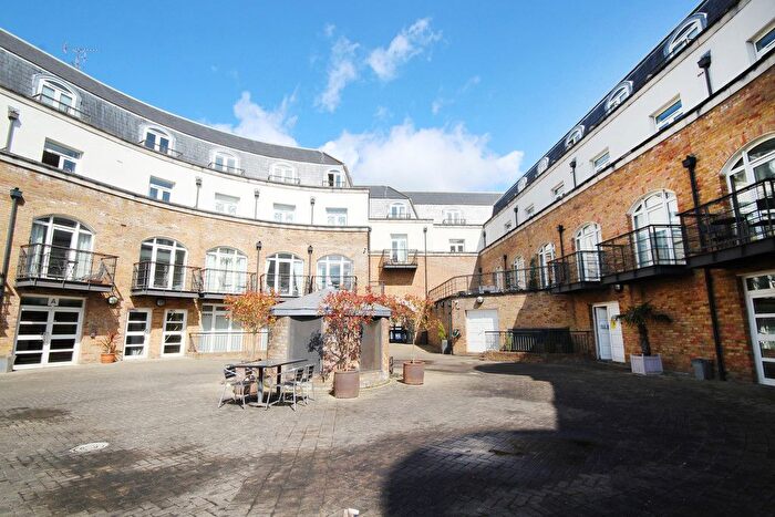 2 Bedroom Flat To Rent In Clarence Street, Staines-Upon-Thames, TW18