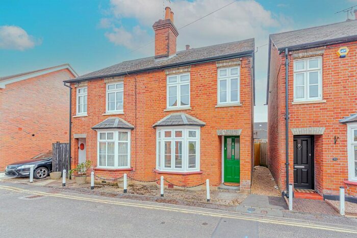 2 Bedroom Semi-Detached House To Rent In Havelock Road, Wokingham, RG41