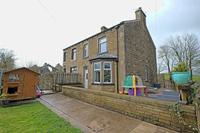 3 Bedroom Semi-Detached House For Sale In Hayfield View, Salterforth, BB18