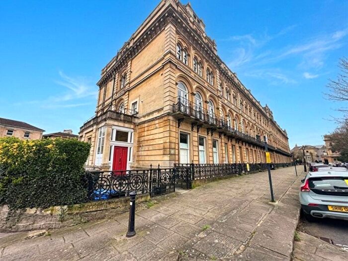 2 Bedroom Flat To Rent In Clifton Village, Victoria Square, BS8