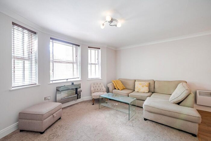 2 Bedroom Flat To Rent In Willesden Lane, Queens Park, London, NW2