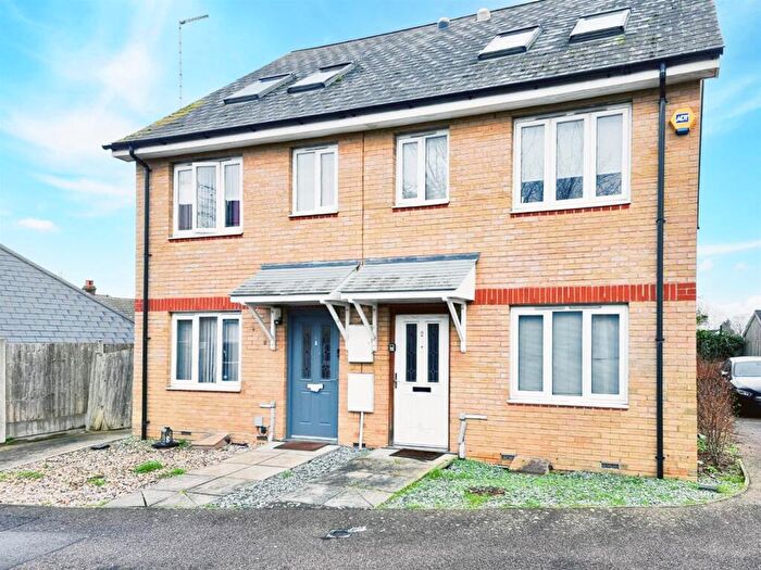 3 Bedroom House To Rent In Merlin Way, Gillingham, ME7