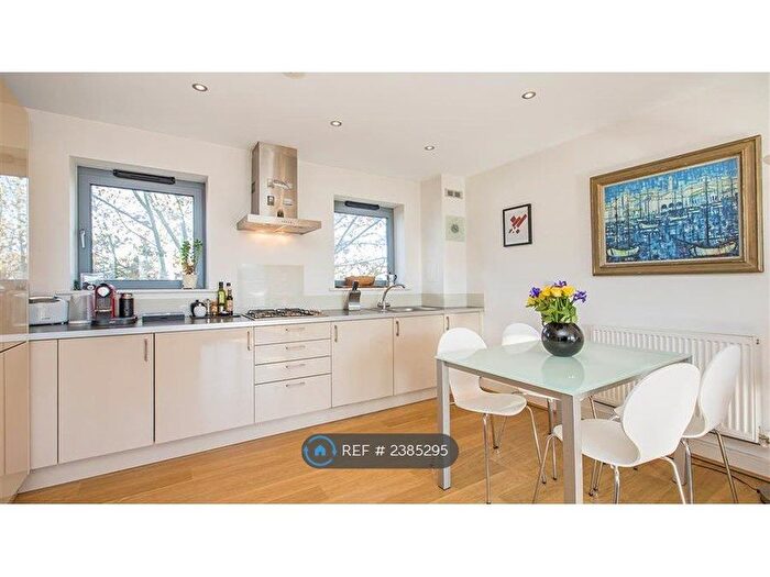 2 Bedroom Flat To Rent In Battersea Park Road, London, SW11