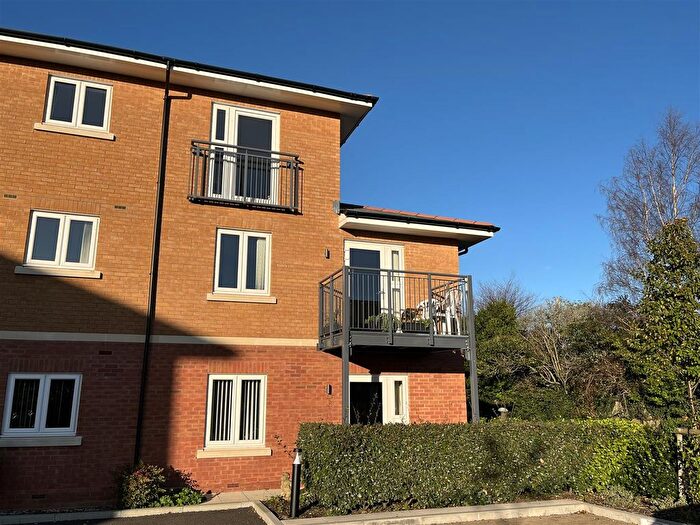 2 Bedroom Flat To Rent In Flood Lane, Bridport, DT6