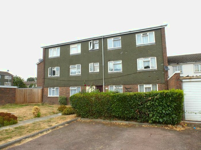 1 Bedroom Flat To Rent In Silverfield, Broxbourne EN10