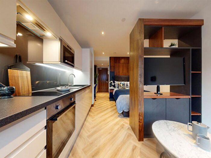 Apartment To Rent In Apt, Live Oasis Deansgate #, M2