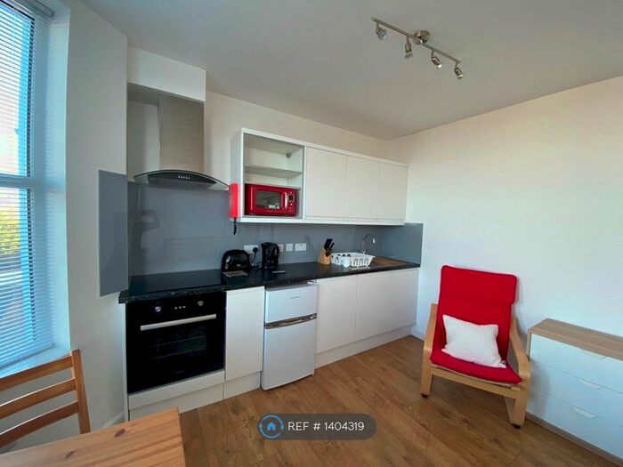 Studio To Rent In Bayview Terrace, Newquay, TR7