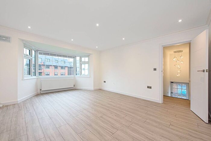 2 Bedroom Flat To Rent In Eysham Court, Barnet, EN5