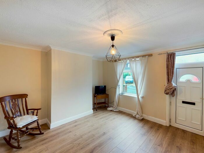 2 Bedroom End Of Terrace House To Rent In Common Ing Lane, Ryhill, Wakefield, WF4