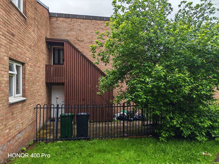 2 Bedroom Flat For Sale In Haslam Close, Bradford, BD3