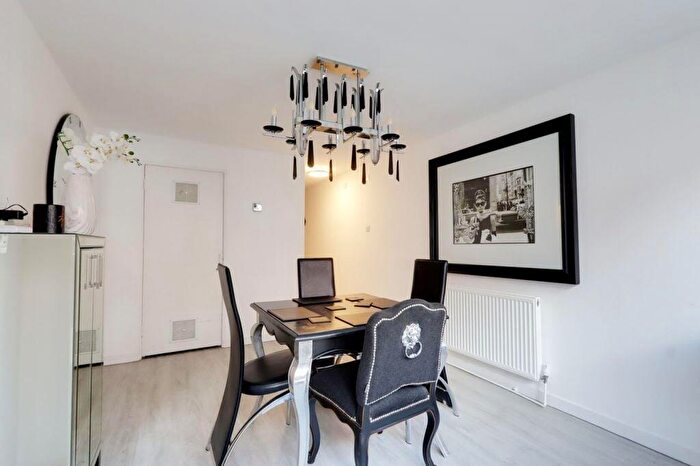 2 Bedroom Flat To Rent In Watergate Row South, Chester, CH1