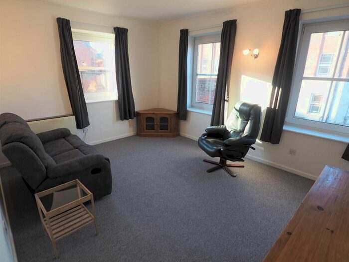 2 Bedroom Flat To Rent In Phoenix House, High Street, Old Town, Hull, East Yorkshire HU1