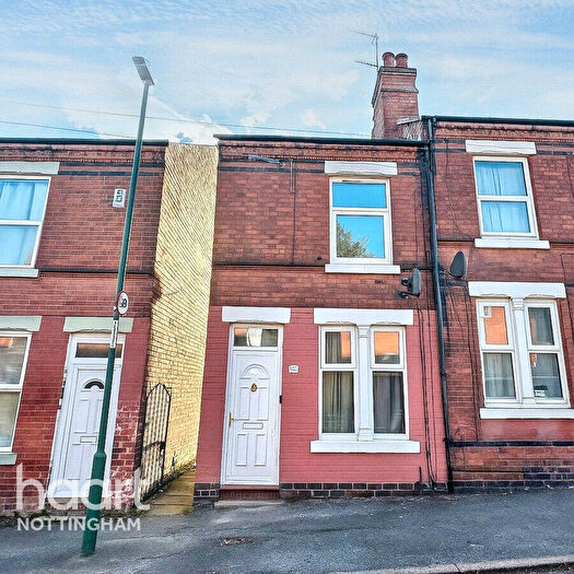 3 Bedroom Terraced House For Sale In Port Arthur Road, Nottingham, NG2
