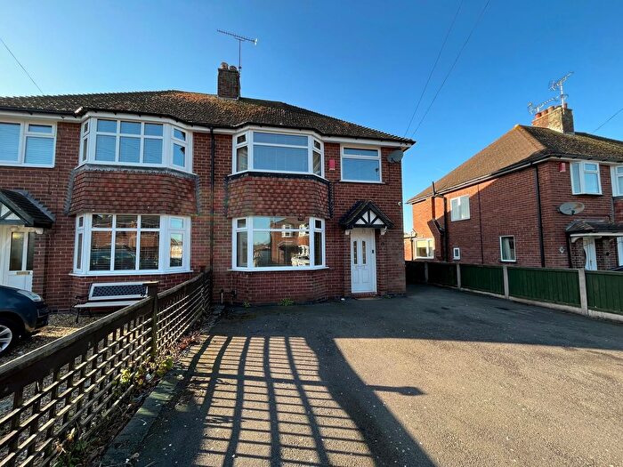 3 Bedroom Semi Detached House To Rent In Weaver Road, Uttoxeter, ST14