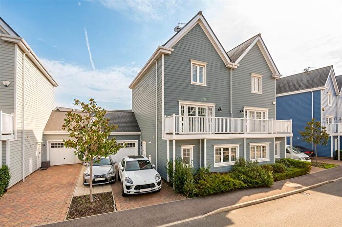 5 Bedroom Semi-Detached House For Sale In Champlain Street, Reading, RG2