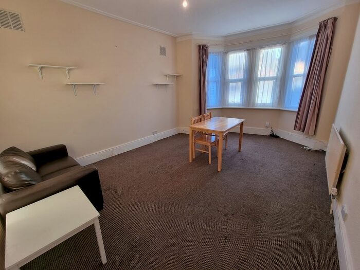 2 Bedroom Flat To Rent In East End Road, London, N2