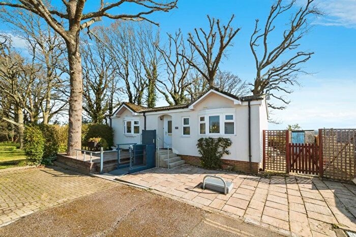 2 Bedroom Park Home For Sale In Laburnum Court, Smallfield, Horley, RH6