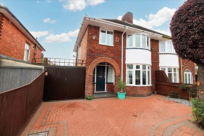 3 Bedroom Semi-Detached House For Sale In Haslemere Road, Nottingham, NG8