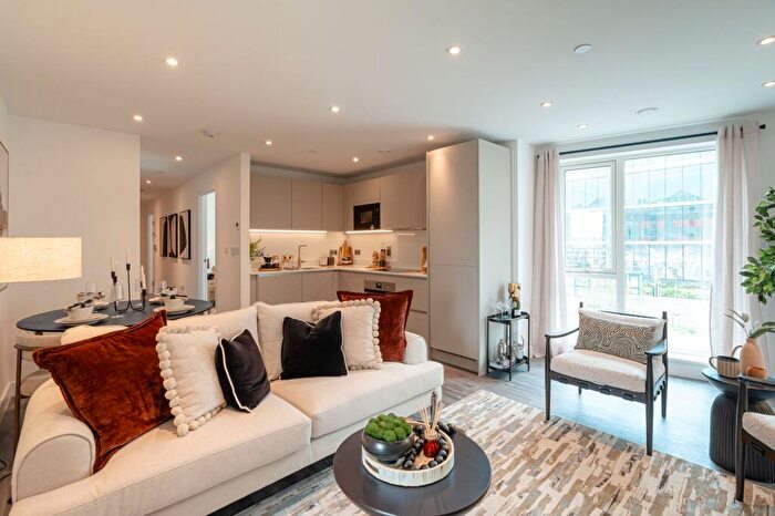 3 Bedroom Flat For Sale In Plot, Canalside Quarter, Oxford, OX2