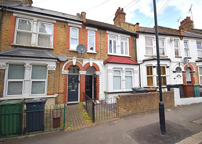 1 Bedroom Flat To Rent In Newbury Road, Highams Park, London., E4