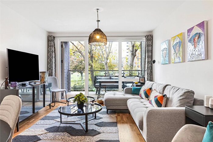 2 Bedroom Apartment To Rent In Upper North Street, London, E14