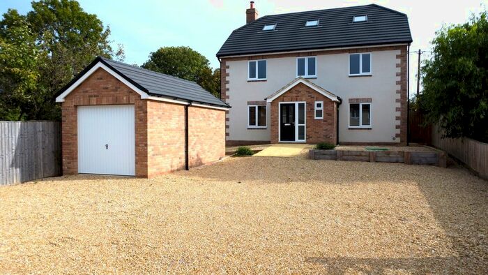 5 Bedroom Detached House For Sale In Redhills, Broad Town, Swindon, SN4