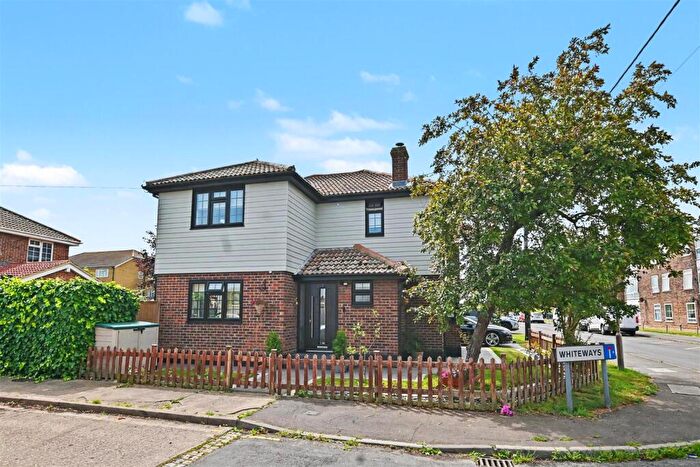4 Bedroom Detached House For Sale In No Onward Chain - Whiteways, Canvey Island, SS8