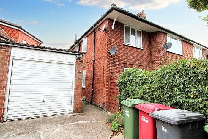 2 Bedroom Maisonette To Rent In Lansdowne Avenue, Slough, SL1