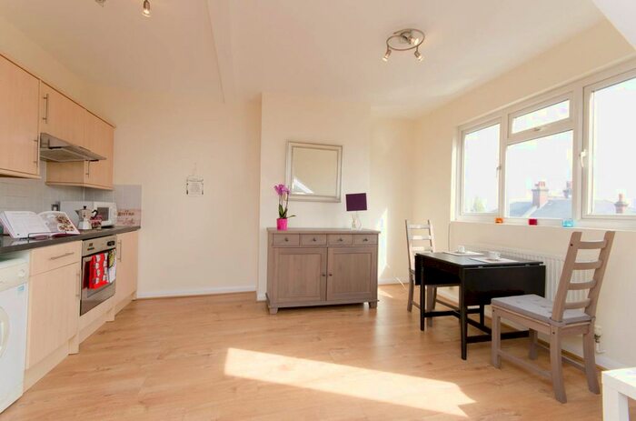 1 Bedroom Flat To Rent In Fordwych Road, West Hampstead, London, NW2