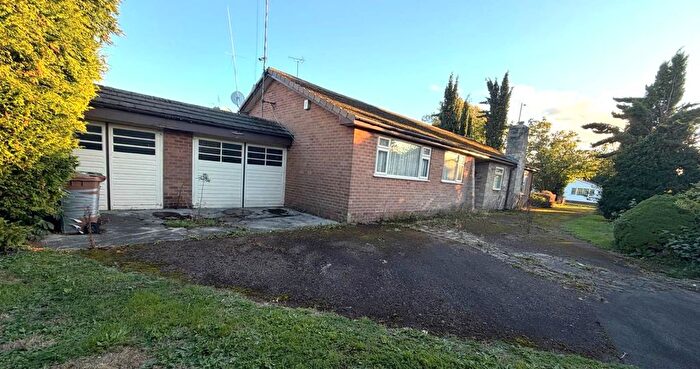 3 Bedroom Detached Bungalow For Sale In Athlone Road, Walsall, West Midlands, WS5