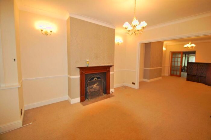 5 Bedroom House To Rent In Link Road/wallington, SM6