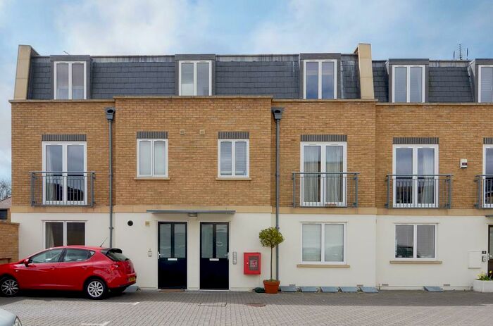 1 Bedroom Apartment To Rent In Brighton Road Surbiton, KT6