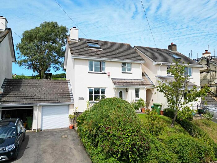 4 Bedroom Link Detached House For Sale In Mount Pleasant, Littleham, EX39