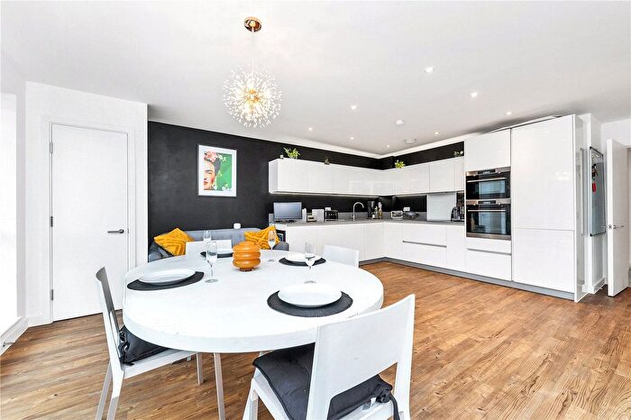 3 Bedroom Flat To Rent In Hering Road, Trumpington, Cambridge, Cambridgeshire, CB2