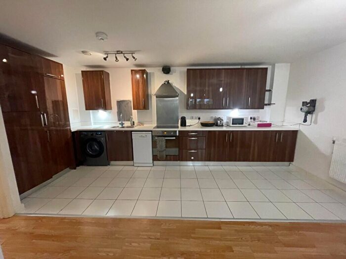 3 Bedroom Flat To Rent In Cardigan Road, London, E3