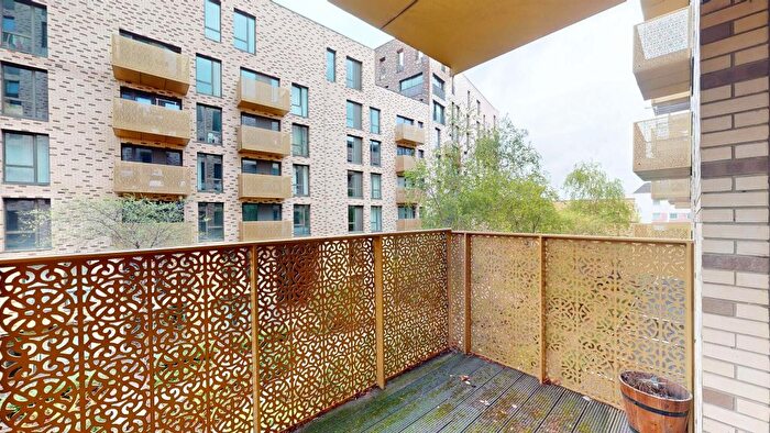 2 Bedroom Flat To Rent In Bromley-By-Bow, London, E3
