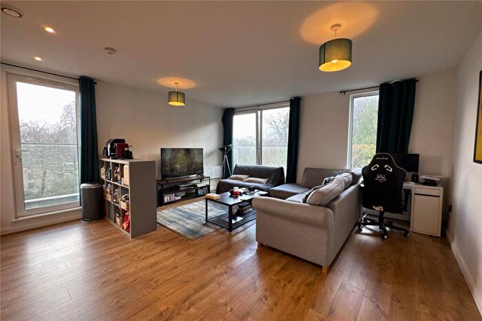 2 Bedroom Flat For Sale In Farnborough Road, Farnborough, Hampshire, GU14