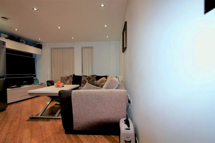 2 Bedroom Flat To Rent In Bedroom Flat, City House, Croydon, CR0