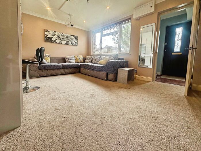 2 Bedroom Detached House To Rent In Diamond Road, Watford, Hertfordshire, WD24