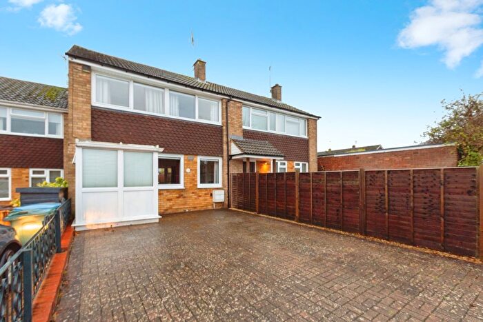 3 Bedroom Terraced House For Sale In Howard Avenue, Aylesbury, Buckinghamshire, HP21