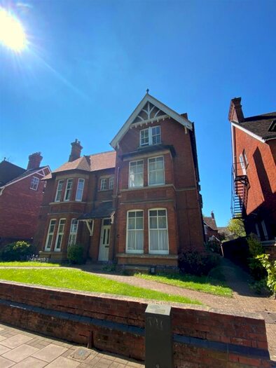 2 Bedroom Flat To Rent In De Parys Avenue, Bedford, MK40